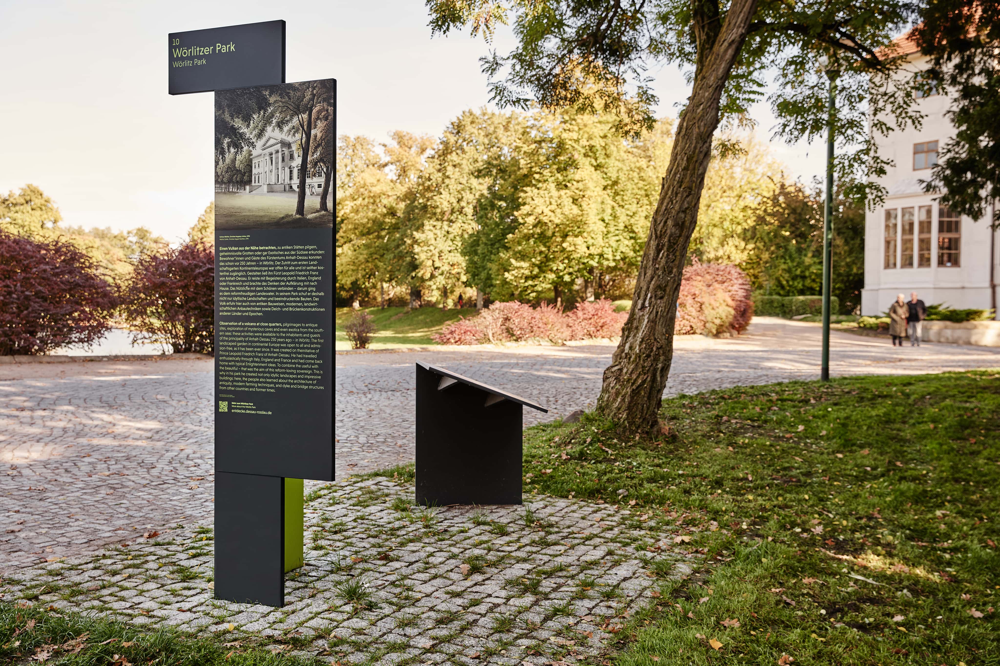 Dessau-Rosslau Stele und Orientierungsplan im Wörlitzer Park